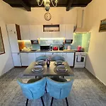 Pensión Antik 4*
